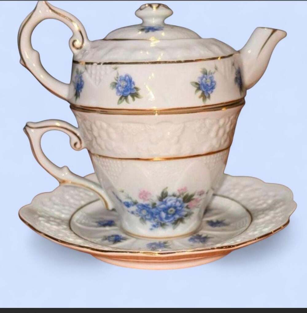 Nantucket Home Porcelain Tea-For-One Set with Blue Floral Pattern and Gold Trim